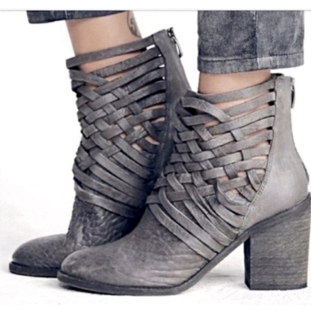 FREE PEOPLE Carrera Gray Distressed Leather Ankle Booties Boots EU 38/US 7.5